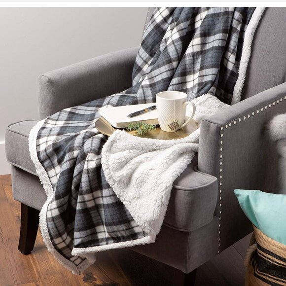 Cuddl Duds Plush Sherpa Throw Blanket, Gray Plaid 56x46inch - Picture 4 of 11